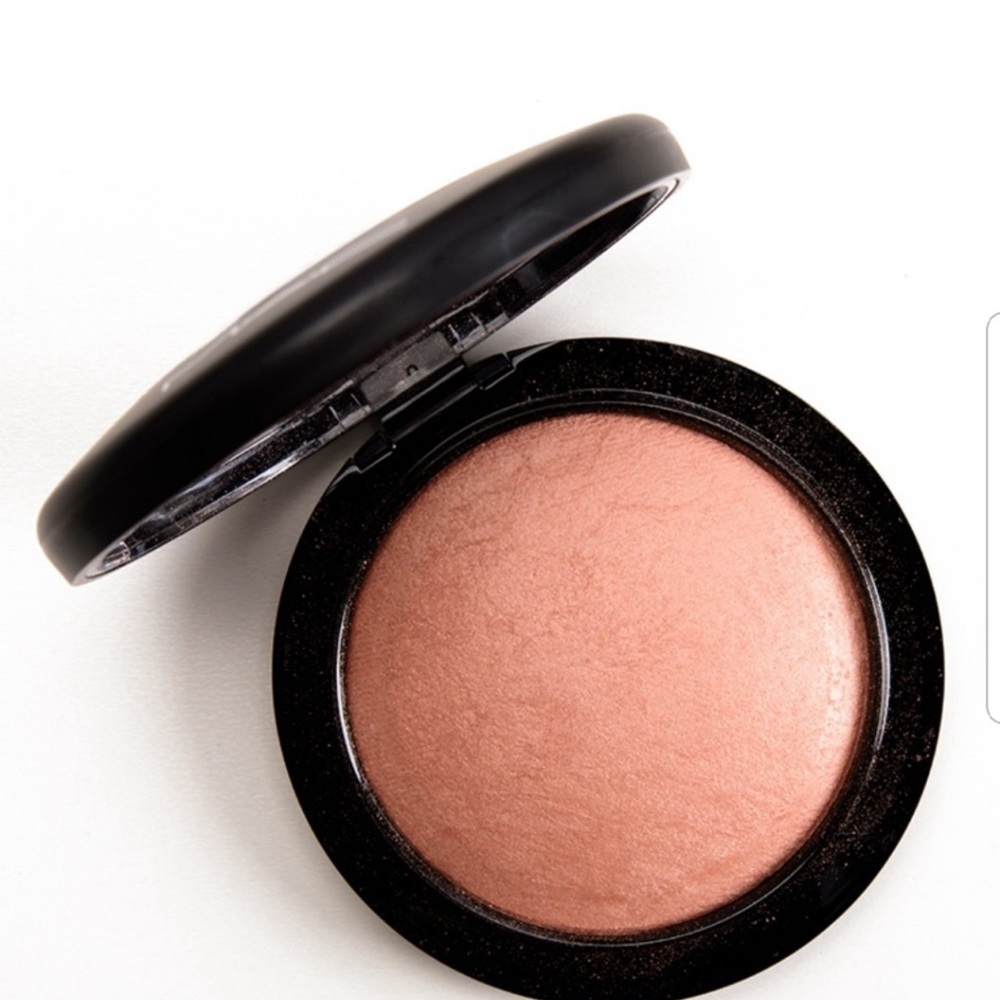 MAC Cosmetics x Taraji Henson “Taraji Glow” Mineralized Skinfinish *Very Rare 🌟